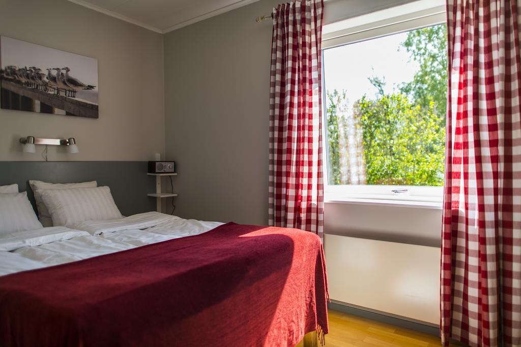 Hotell Sjoevillan Upplands-Väsby Екстериор снимка