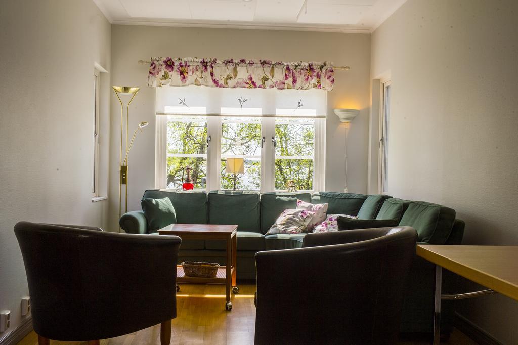Hotell Sjoevillan Upplands-Väsby Екстериор снимка
