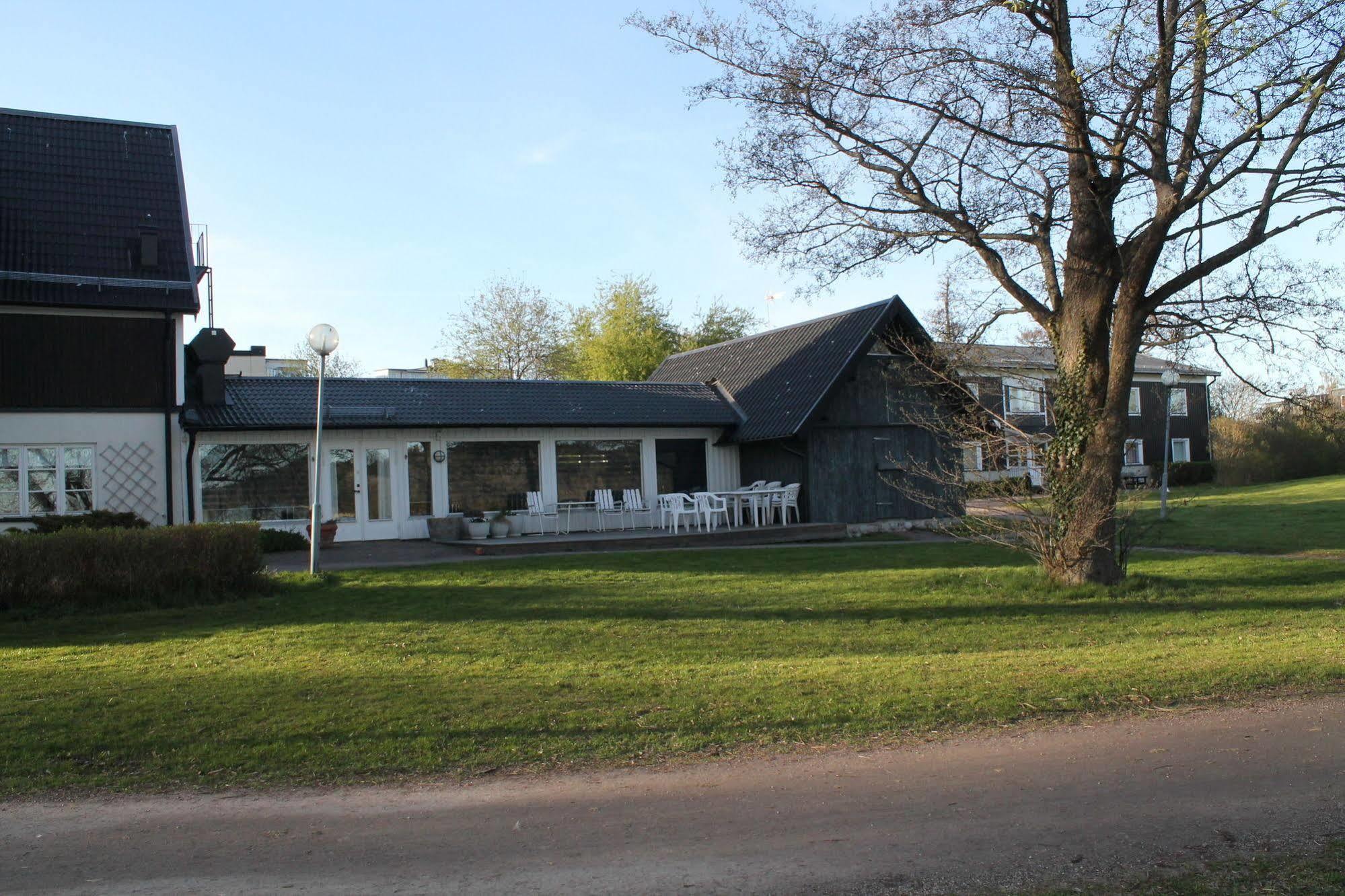 Hotell Sjoevillan Upplands-Väsby Екстериор снимка