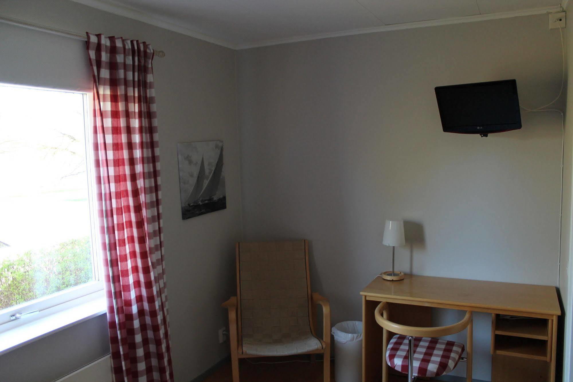 Hotell Sjoevillan Upplands-Väsby Екстериор снимка