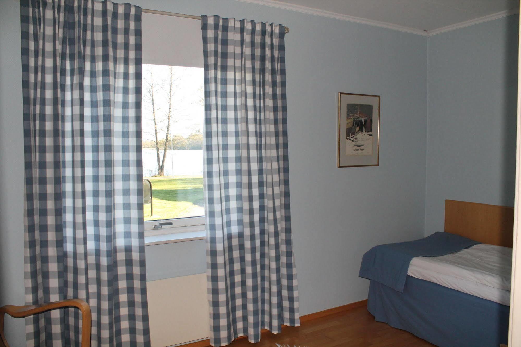 Hotell Sjoevillan Upplands-Väsby Екстериор снимка