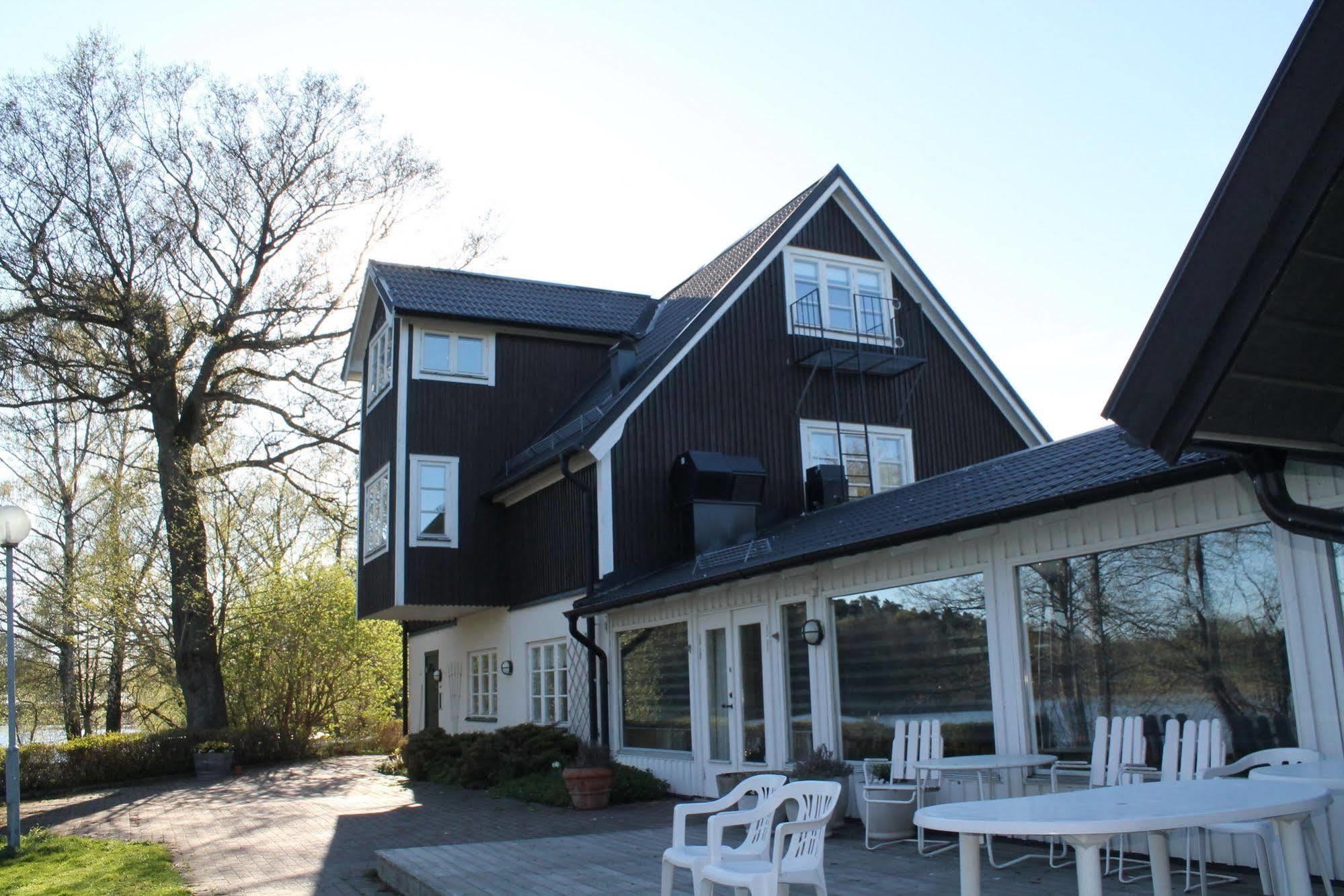 Hotell Sjoevillan Upplands-Väsby Екстериор снимка