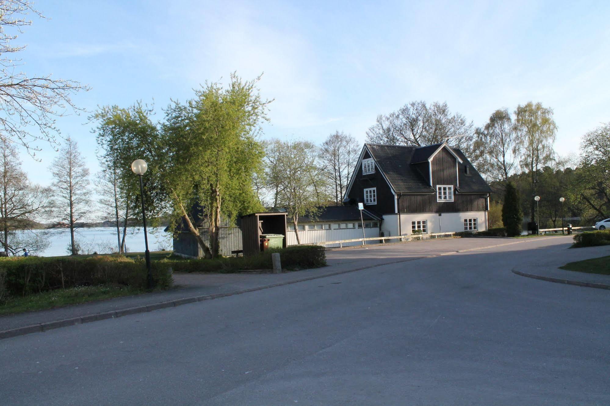 Hotell Sjoevillan Upplands-Väsby Екстериор снимка